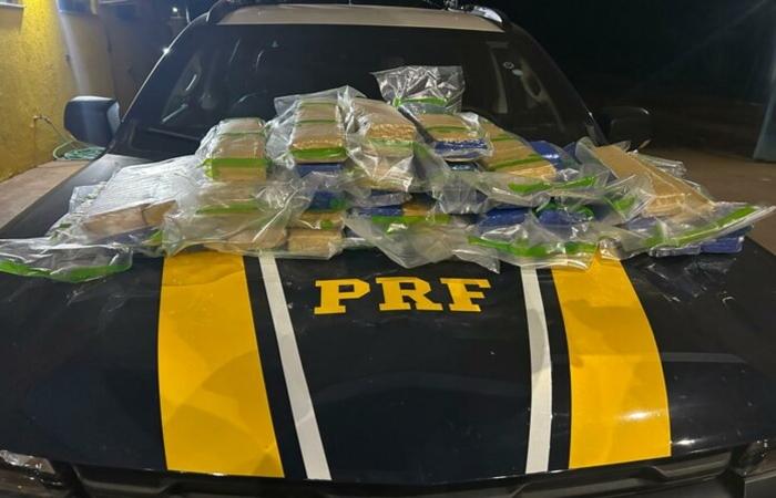 Passageira é presa com quase 37 quilos de maconha durante fiscalização da PRF em Água Clara