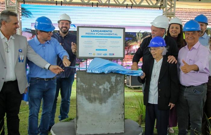 TL dá passo histórico na saúde com lançamento da pedra fundamental da radioterapia do Hospital Auxiliadora