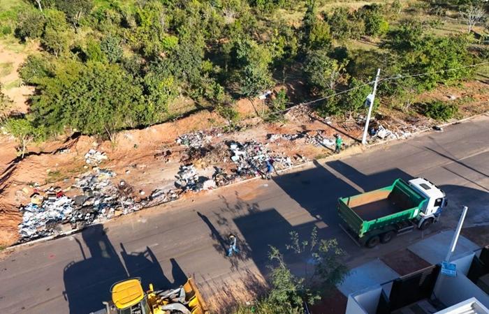 Após ação no Novo Oeste, Prefeitura realiza limpeza de entulhos no bairro Nova Três Lagoas