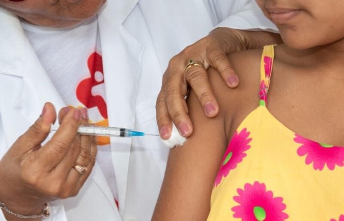 Campanha de Multivacinação 2026 atualiza cadernetas de crianças e adolescentes em MS
