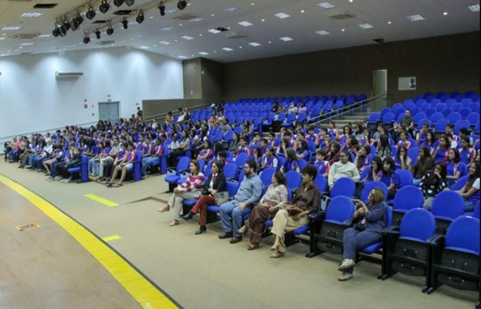 Mais de 1000 alunos da REME receberam o certificado de tecnologia do Programa Carreta Digital