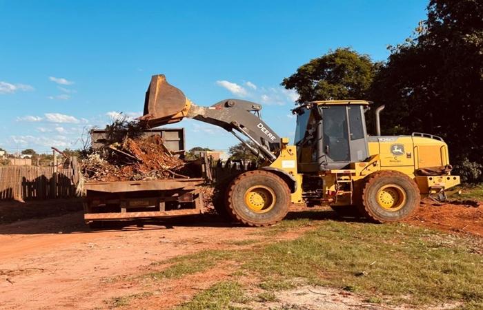 Meio Ambiente realiza força-tarefa de limpeza no bairro Chácara Imperial