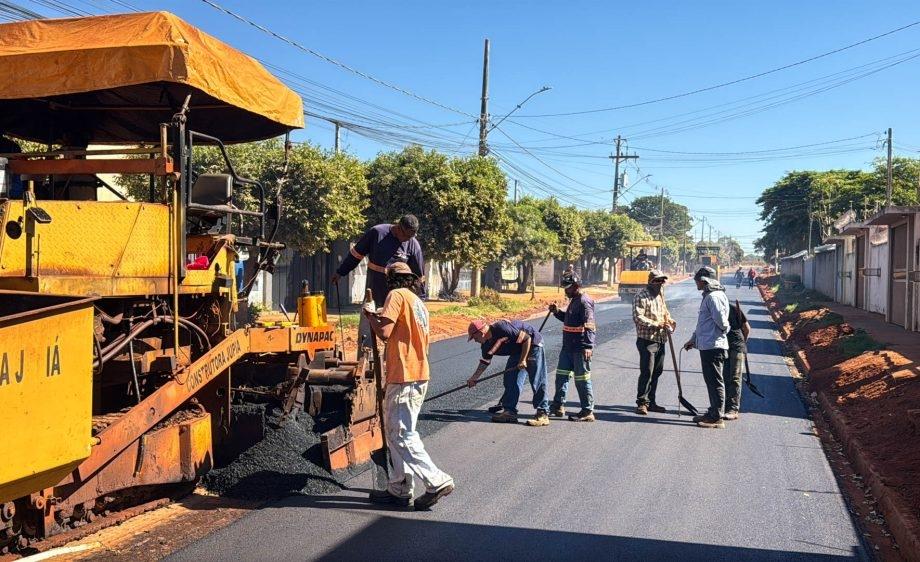 Moradores do Jardim Maristela e região comemoram chegada do asfalto e lembram que “quando chovia, nem conseguíamos sair de casa”
