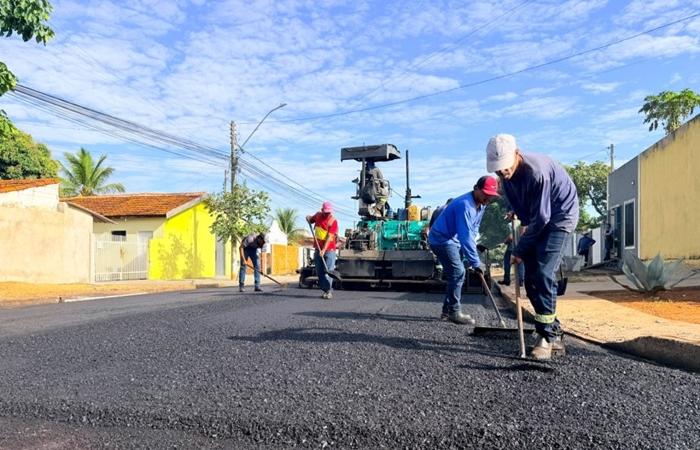 Prefeitura dá continuidade à 1ª etapa do recapeamento asfáltico com nova frente de obras no Bairro Santa Rita
