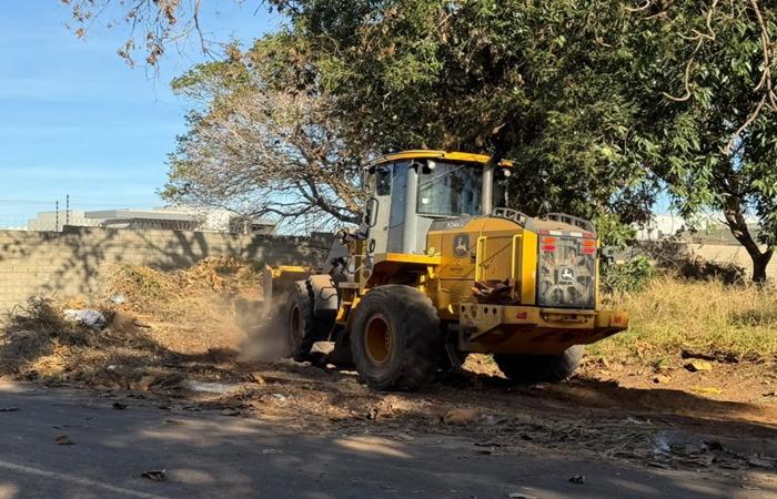 Prefeitura leva ação de limpeza ao Alto da Boa Vista com retirada de lixo e entulhos