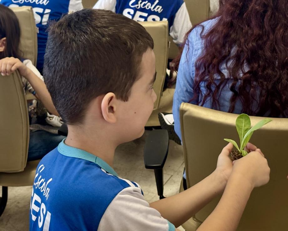Estudantes do SESI participam de ação educativa da 2ª Semana da Agricultura Familiar em Três Lagoas