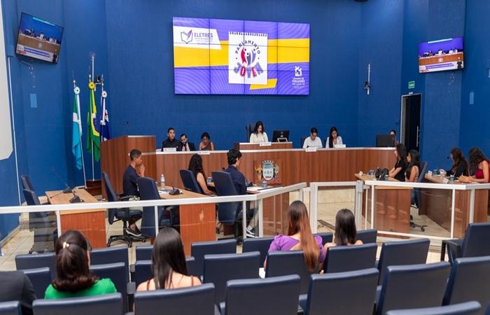 Jovens vereadores apresentam projetos de lei e indicações durante a 4ª sessão ordinária