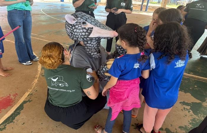 Prefeitura de Três Lagoas investe na educação ambiental e celebra o Dia do Tatu-Canastra com alunos da Rede Municipal