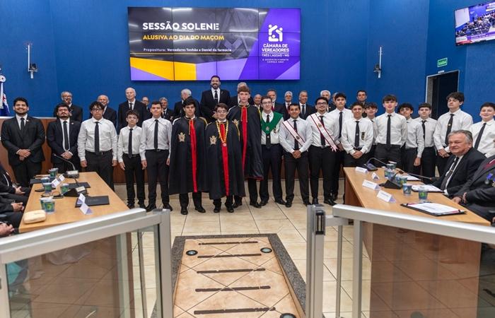 Vereadores promovem inédita sessão solene alusiva ao Dia do Maçom 