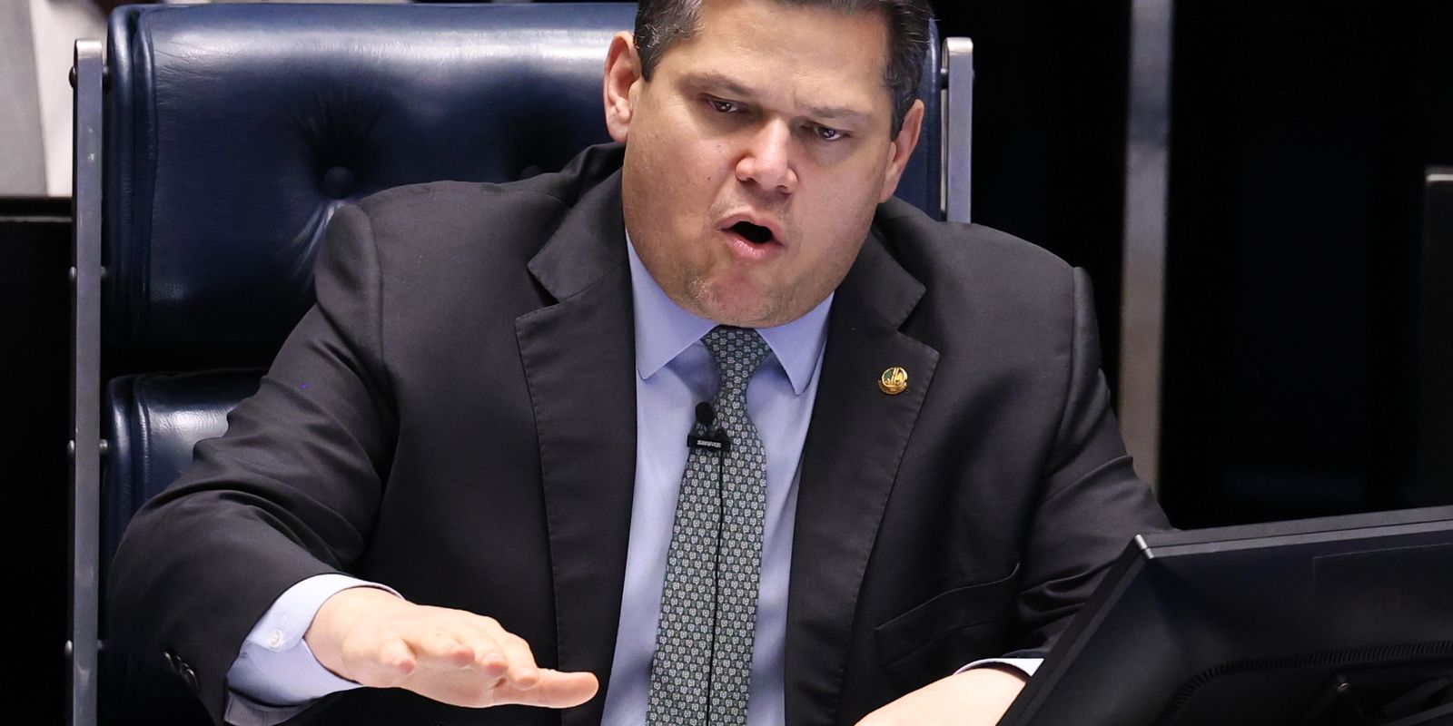 Alcolumbre vai promulgar fim da escala 6x1 nesta sexta