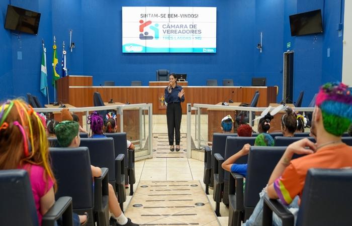 “Cabelo maluco” invade Câmara com alunos da EM Gentil Montalvão