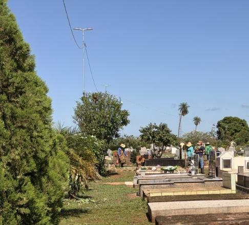SEINTRA inicia serviços de manutenção no Cemitério Municipal para o Dia de Finados
