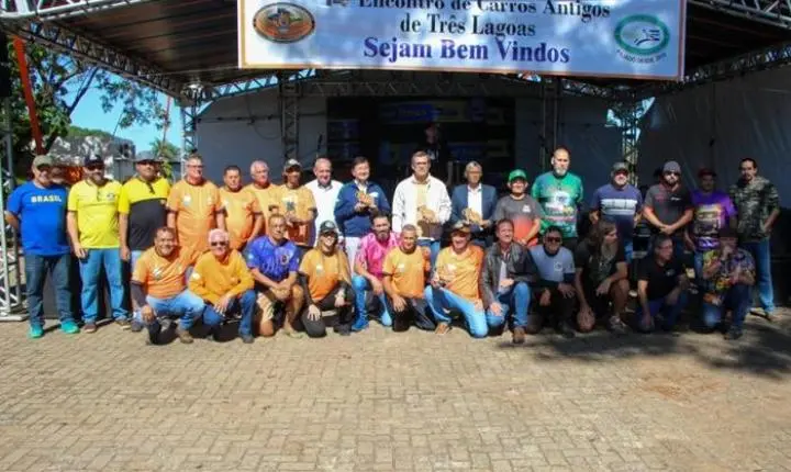 14º Encontro de Carros Antigos reúne mais de 5 mil pessoas e arrecada 900 quilos de alimentos