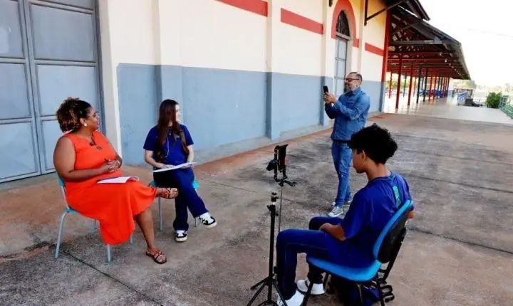 Alunos da Escola Estadual Bom Jesus conhecem a história de Três Lagoas em visita à Diretoria de Cultura da SETURC