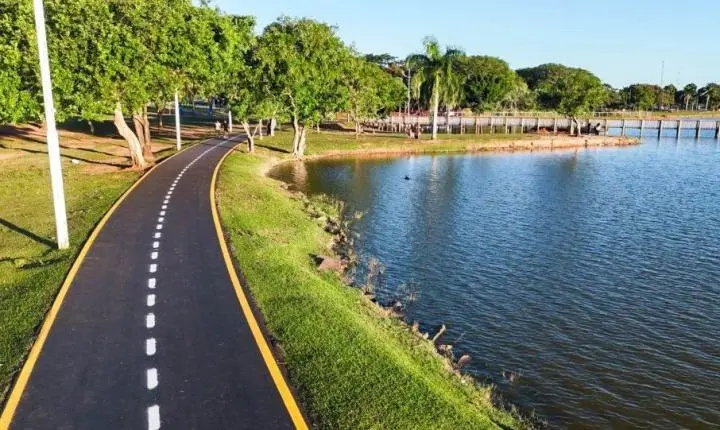 Após recapeamento, pista da Lagoa ganha nova sinalização viária