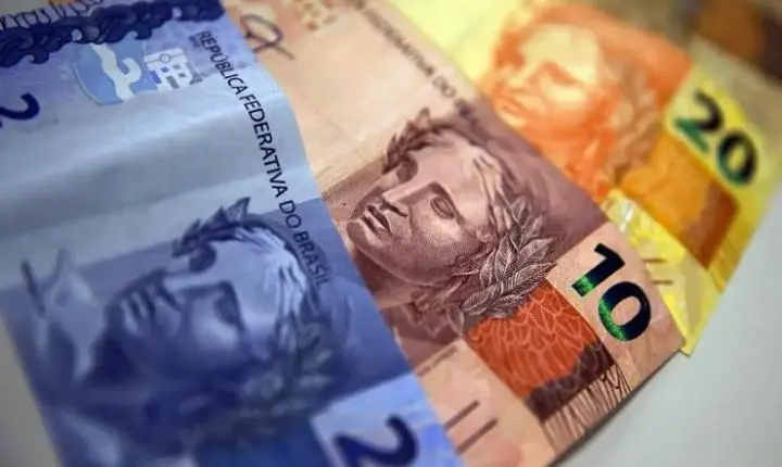 Aposentados e pensionistas do INSS começam a receber 13º nesta sexta