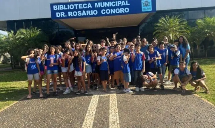 Biblioteca de Três Lagoas promove exposição de crochê e programação especial voltada aos estudantes