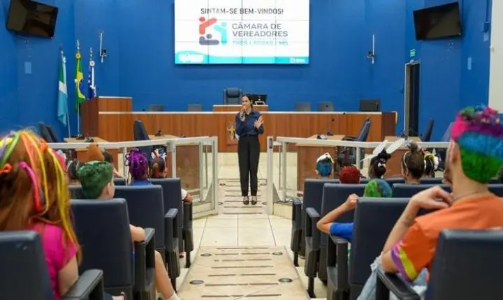 “Cabelo maluco” invade Câmara com alunos da EM Gentil Montalvão