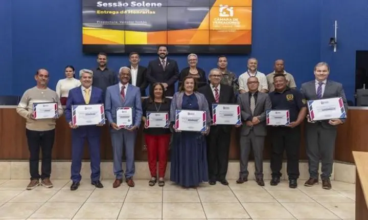 Câmara entrega títulos, moções e diploma de Autoridade Eclesiástica