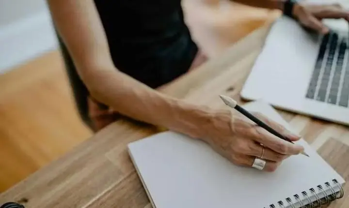 Concurso tem salários de R$ 6,4 mil e vale-alimentação de R$ 1 mil em MS; veja vagas