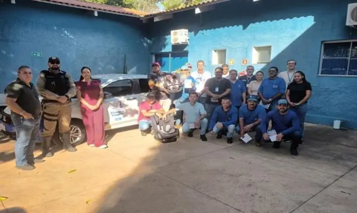 DEPTRAN realiza palestra para motoristas da Assistência Social sobre transporte seguro de bebês