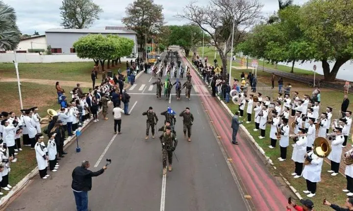 Desfile de 7 de Setembro reúne população e forças de segurança na Lagoa Maior