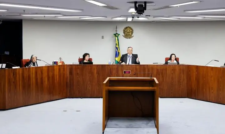 Dino e Moraes defendem rediscutir dispensa de diploma para jornalista 