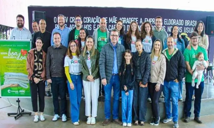 Eldorado Brasil e Prefeitura entregam agasalhos para crianças atendidas pelo CRASE