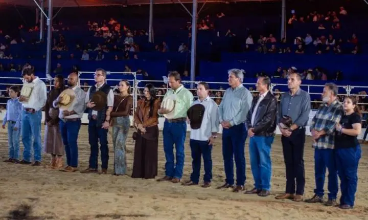 Expotrês 2026 começa em grande estilo com rodeio e show de Zé Neto & Cristiano