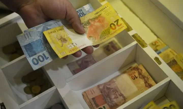 Inflação usada para corrigir salários acumula 4,11% em 12 meses