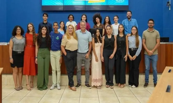 Jovens vereadores realizam 1ª sessão do Parlamento Jovem