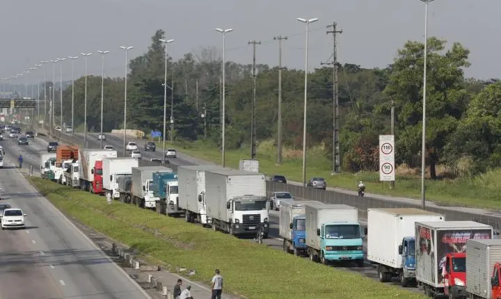 Lei garante frete mínimo no transporte de cargas; saiba o que muda