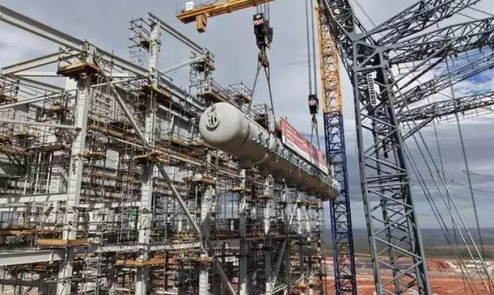 Megaoperação instala equipamento de 300 toneladas na fábrica da Arauco