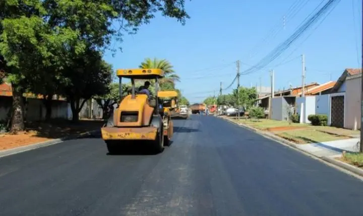 Obras de pavimentação e drenagem avançam no Jardim Novo Ipanema