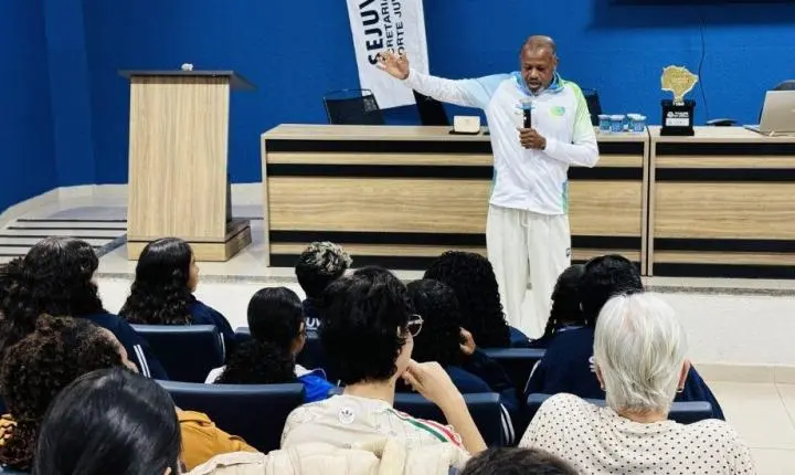 Palestra com ídolo do atletismo brasileiro fortalece formação de atletas de Três Lagoas
