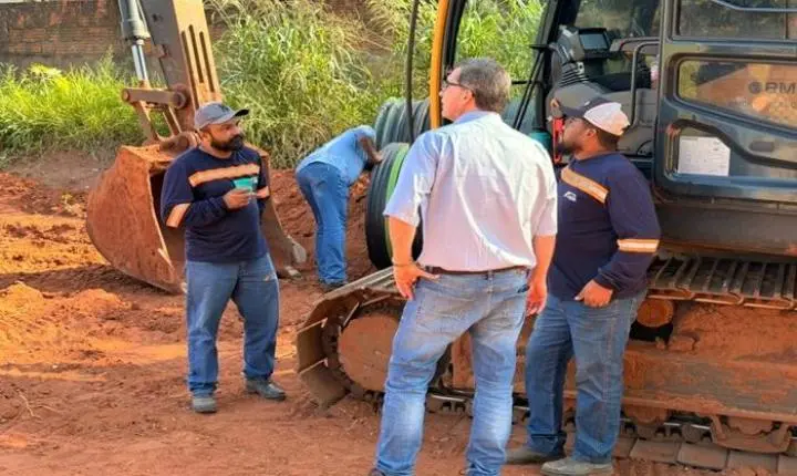 Prefeito Dr. Cassiano Maia acompanha obras de pavimentação e drenagem em diferentes bairros de Três Lagoas
