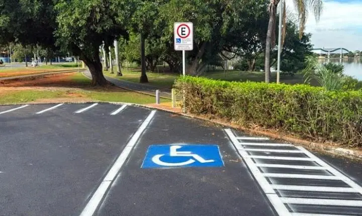 Prefeitura conclui pavimentação de estacionamento da Lagoa Maior e entrega novas estruturas de acessibilidade