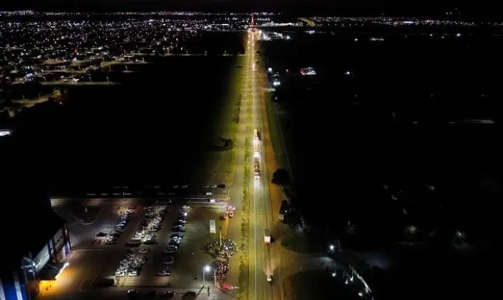 Prefeitura inaugura iluminação no trecho de acesso ao Hospital Regional e anuncia ampliação do projeto