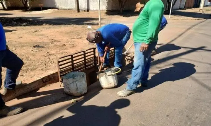 Prefeitura intensifica limpeza de bueiros em Três Lagoas