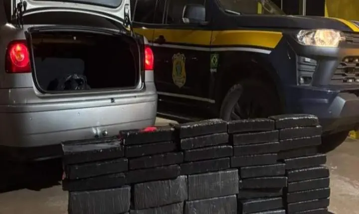 PRF recupera Hilux furtada e apreende maconha na BR-262
