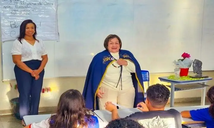 Projeto com leitura de poemas incentiva fluência leitora de estudantes da Escola Flausina de Assunção Marinho