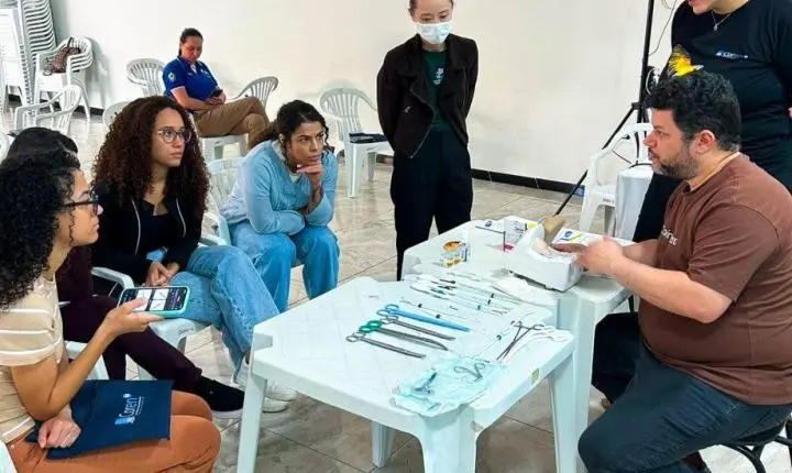 Saúde promove curso de inserção de DIU para enfermeiros e residentes de enfermagem