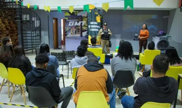 Segurança no trânsito é tema de palestra do DEPTRAN em empresa do município