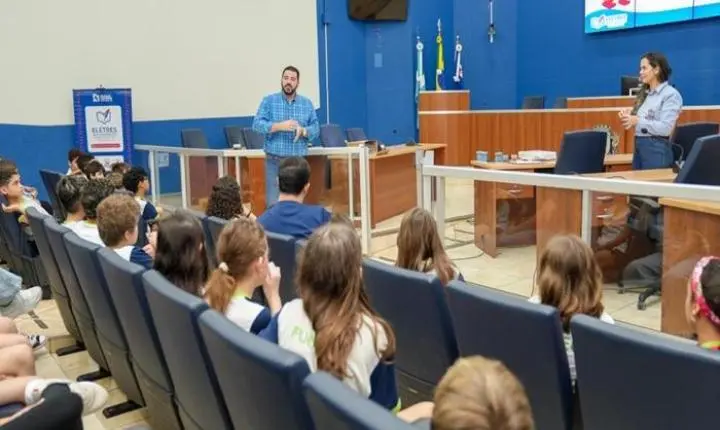 Três turmas da Funlec participam do programa Visita Guiada