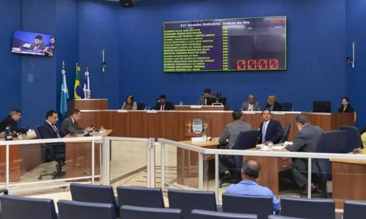 Vereadores aprovam oito projetos, homenagens e seminário sobre Autismo